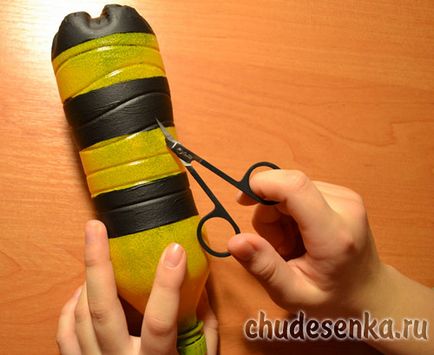 Bee de sticle de plastic - chudesenka - site pentru copii și părinți (o sticlă de plastic) Bee de sticle de plastic - chudesenka - site pentru copii și părinți