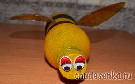 Bee de sticle de plastic - chudesenka - site pentru copii și părinți (plastic) Bee de sticle de plastic - chudesenka - site pentru copii și părinți