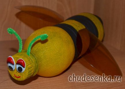 Bee de sticle de plastic - chudesenka - site pentru copii și părinți (Bee) Bee de sticle de plastic - chudesenka - site pentru copii și părinți