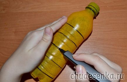Bee de sticle de plastic - chudesenka - site pentru copii și părinți (o sticlă de plastic) Bee de sticle de plastic - chudesenka - site pentru copii și părinți