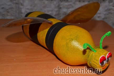 Bee de sticle de plastic - chudesenka - site pentru copii și părinți (o sticlă de plastic) Bee de sticle de plastic - chudesenka - site pentru copii și părinți