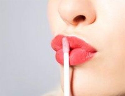 De ce există un obicei de a mușca buzele în oameni
