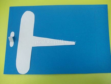Avionul cu mâinile lor din carton (carton) Avionul cu mâinile lor din carton