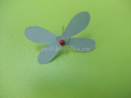 Avionul cu mâinile lor din carton (avion) Avionul cu mâinile lor din carton