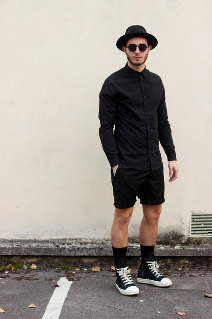 Ce bărbați purta pantofi sport, pantofi de gimnastică, adidași (uzura) Ceea ce barbatii poarta pantofi de alergat, adidași, adidași
