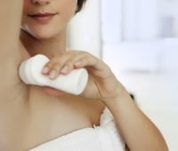 Roll-on deodorant, o rolă de sex feminin mai bine