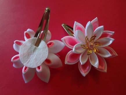 Clip kanzashi propria clasă mâinile de master pentru a crea o floare cu două straturi