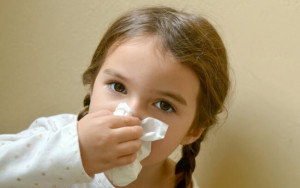 Ce să fac atunci când un copil este alergic la simptomele și tratamentul reacțiilor adverse praf
