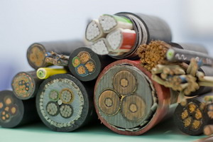 Curent electric cupru cablu conductor și sârmă de aluminiu, secțiune transversală nominală și izolație (cablu) Curentul electric cupru cablu conductor și sârmă de aluminiu, secțiune transversală nominală și izolație