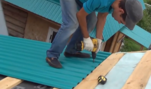 Cum să acopere acoperișul cu instalarea mâinile sale pardoseli instrucțiuni, clipuri video și fotografii