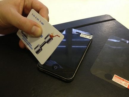 Cum de a lipi folia de protecție de pe telefon video (dial carton spatulă) Cum de a lipi folia de protecție de pe telefon video de