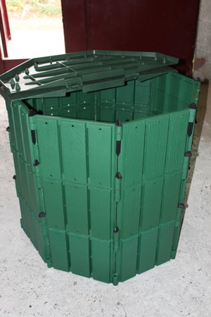 Cum să pregătească o groapă de compost cu normele sale de amenajare mâini, selectarea opțiunilor gropi de gunoi