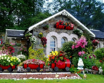 Cum de a sparge un pat de flori în fața casei sfaturi pe design cu fotografii