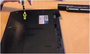 Cum să demontați laptop x53s asus și curățați-l de praf