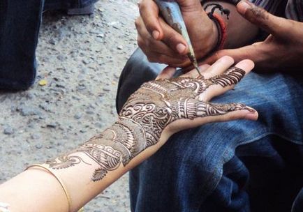 Cum sa faci un tatuaj henna la domiciliu