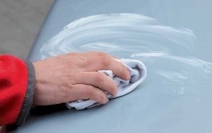 Cum de a elimina sau de chips-uri vopsea pe mașină și pentru a preveni apariția lor în capotă