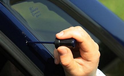 Cum de a elimina sau de chips-uri vopsea pe mașină și pentru a preveni apariția lor în capotă
