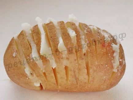 Cartofi acordeon cu șuncă și brânză rețetă în cuptor