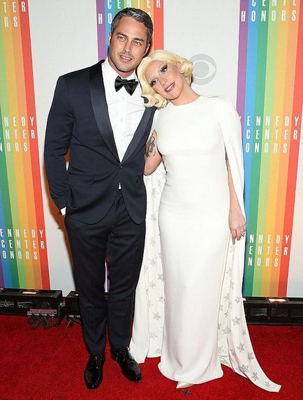 Lady Gaga și Taylor Kinney sa logodit pe Ziua Îndrăgostiților