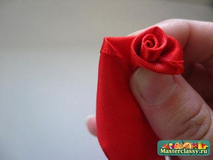 Topiara de panglici de satin (cu mâinile) Topiara de panglici de satin