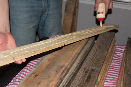 Cum să clei muluri tavane din colțuri