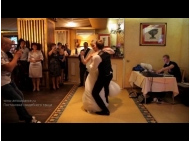 Iată un dans de nunta