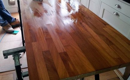 Coperta blatul de lemn (blat) Capacul superior al arborelui de masă