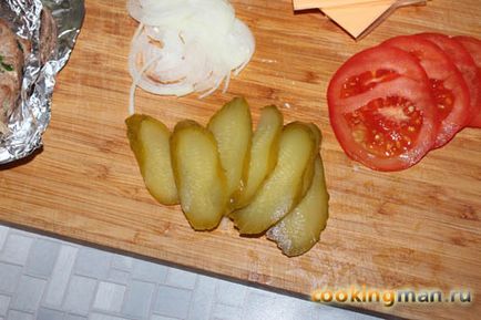 Cheeseburger - gătit pentru bărbați (rețete clasice) Cheeseburger - gătit pentru bărbați