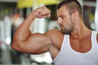 Cum de a construi biceps la domiciliu (exercițiu video)