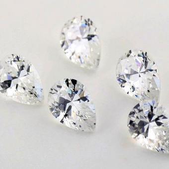 Cum să se facă distincția diamant de alte pietre diferă diamante tăiate de la moissanite, și fionita