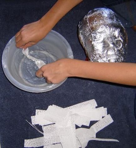 Cum sa faci o masca din papier-mache (foto)