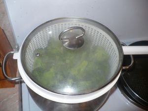 Cum delicioase pentru a găti broccoli într-o tigaie
