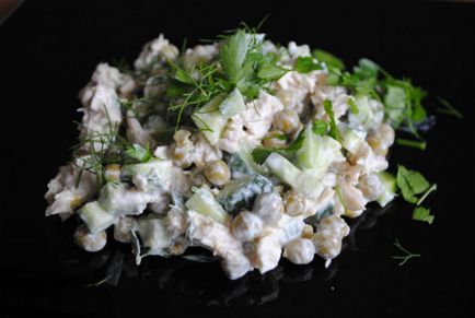 Salata delicată cu mazăre verde și cartofi