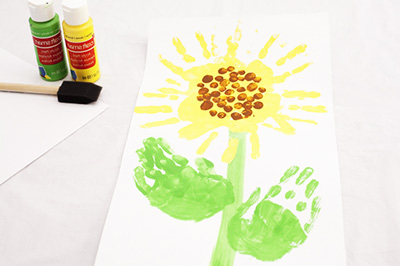 Floarea-soarelui cu mâinile lor