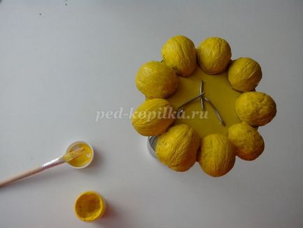 Floarea-soarelui din materiale naturale, cu propriile lor mâini