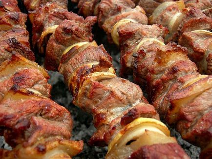 Frigarui cu lamaie, site-ul de lămâi (shish kebab) Frigarui cu lamaie, site-ul de lămâi