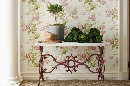 Tapetul în stil englezesc în fotografie de interior cu flori
