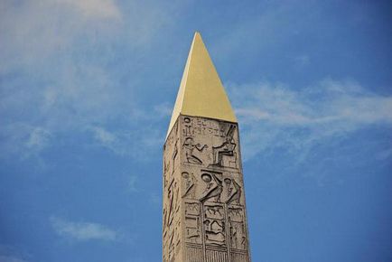 element arhitectural, care a venit de Obelisc egiptean antic - o