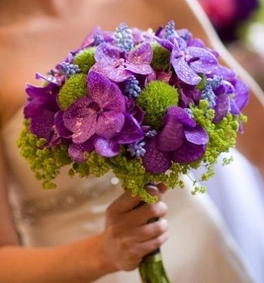Flori pentru o fotografie de nunta de buchet de mireasa frumoasa lui
