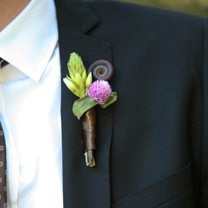 Boutonniere cu mâinile lor materiale și o colecție de inspirație a face