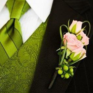 Boutonniere cu mâinile lor materiale și o colecție de inspirație a face