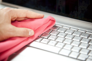 Cum se curata un laptop de praf și murdărie - curățați tastatura, ecran - Ziua femeii