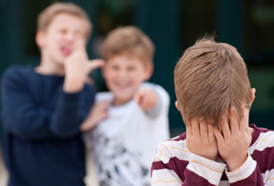 Ce se întâmplă dacă copilul agresat la școală sau lovirea