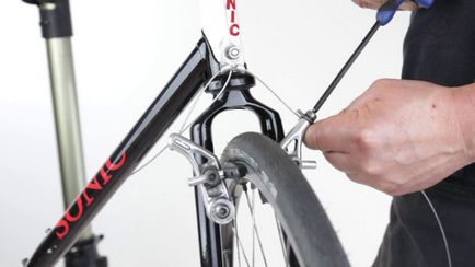 Ce se întâmplă dacă frânele scârțâind pe bicicleta atunci când frânează