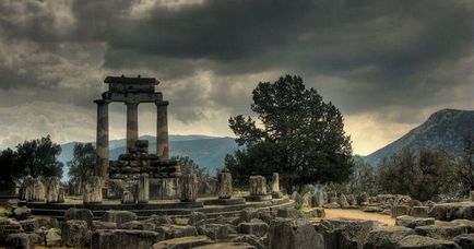 Delfic Oracle - Oracle lui Apollo din Delphi