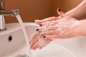 Dacă aveți nevoie urgent să se spele pielea cu sfaturi rapide de iod pentru a scăpa de pete de iod