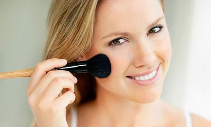 Natural make-up pentru fiecare zi de alegerea și aplicarea produselor cosmetice
