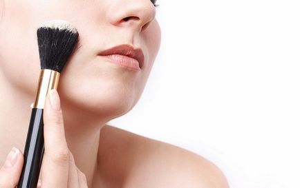 Natural make-up pentru fiecare zi de alegerea și aplicarea produselor cosmetice