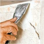 Etapele de recuperare a ipsosului au căzut departe de perete (abandonată) Etapele de recuperare a tencuiala a căzut departe de perete