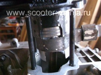 Fotografii de la instalația de piston pentru motoare dvuhtakny scutere, scutere si motociclete (setare) Fotografii de la instalația de piston pentru motoare dvuhtakny scutere, motociclete și scutere